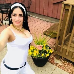 Meet your Posher, Yanet